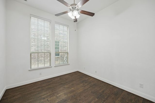 404 Warwick Boulevard, Lewisville, TX 75056