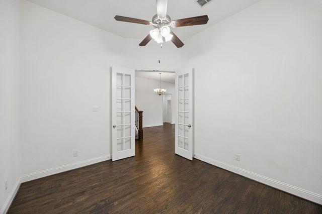 404 Warwick Boulevard, Lewisville, TX 75056