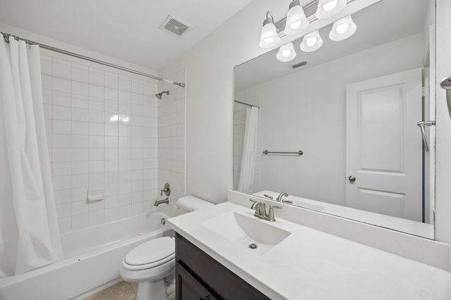 404 Warwick Boulevard, Lewisville, TX 75056