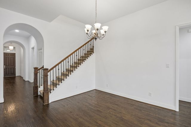 404 Warwick Boulevard, Lewisville, TX 75056