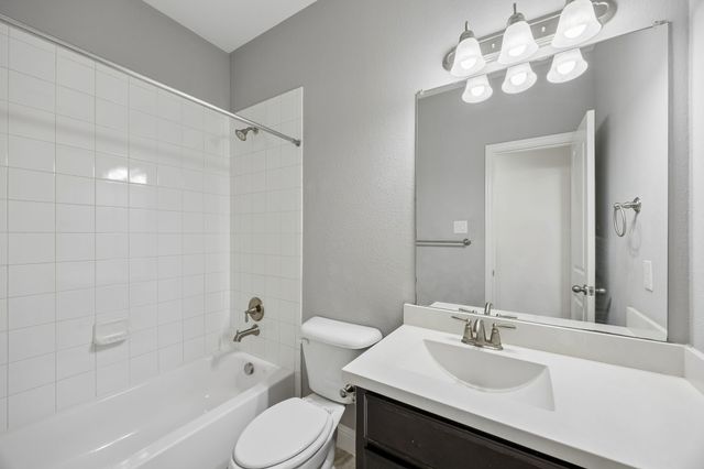 404 Warwick Boulevard, Lewisville, TX 75056