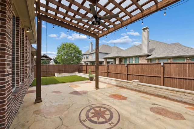 404 Warwick Boulevard, Lewisville, TX 75056