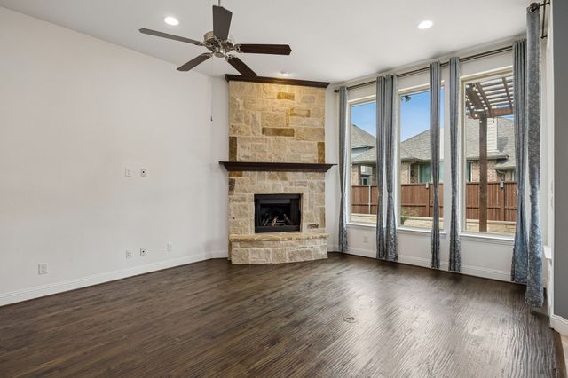 404 Warwick Boulevard, Lewisville, TX 75056