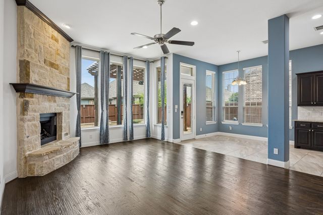 404 Warwick Boulevard, Lewisville, TX 75056
