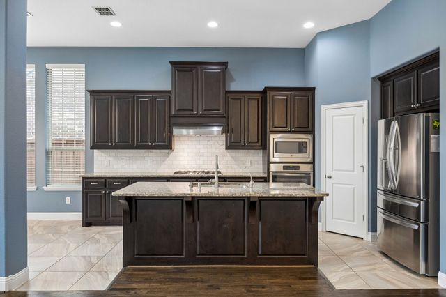 404 Warwick Boulevard, Lewisville, TX 75056