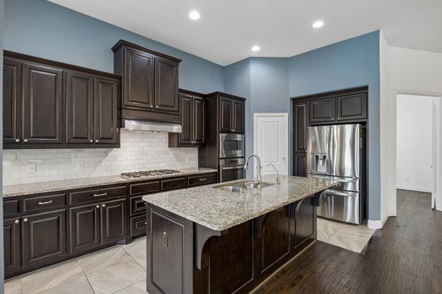 404 Warwick Boulevard, Lewisville, TX 75056