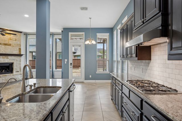 404 Warwick Boulevard, Lewisville, TX 75056