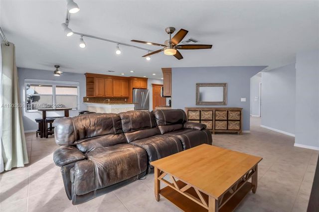 1996 NW 170th Ter, Pembroke Pines, FL 33028