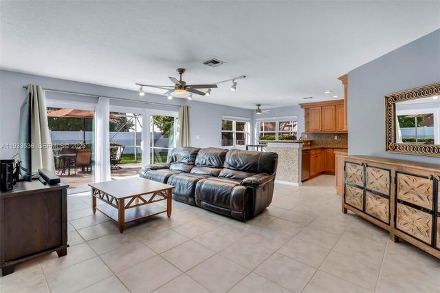 1996 NW 170th Ter, Pembroke Pines, FL 33028