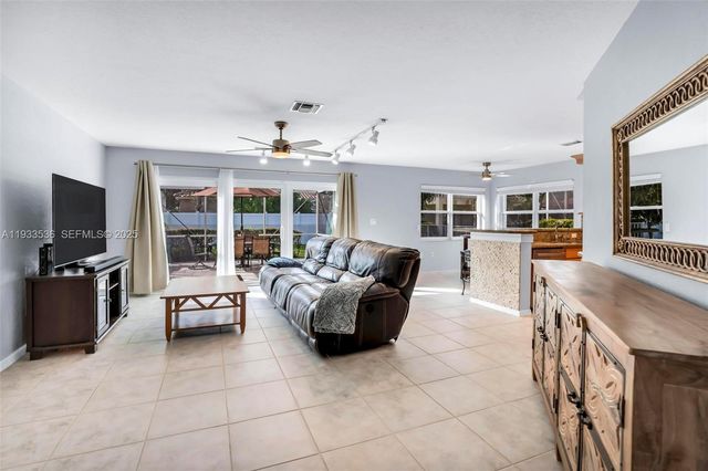 1996 NW 170th Ter, Pembroke Pines, FL 33028