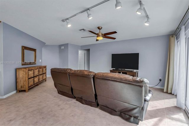 1996 NW 170th Ter, Pembroke Pines, FL 33028