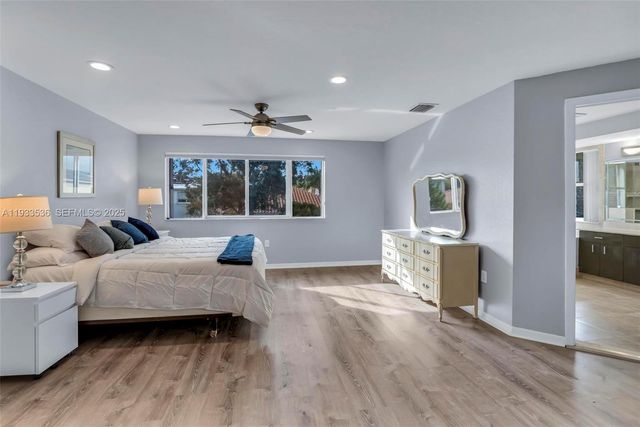 1996 NW 170th Ter, Pembroke Pines, FL 33028