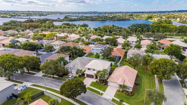 1996 NW 170th Ter, Pembroke Pines, FL 33028