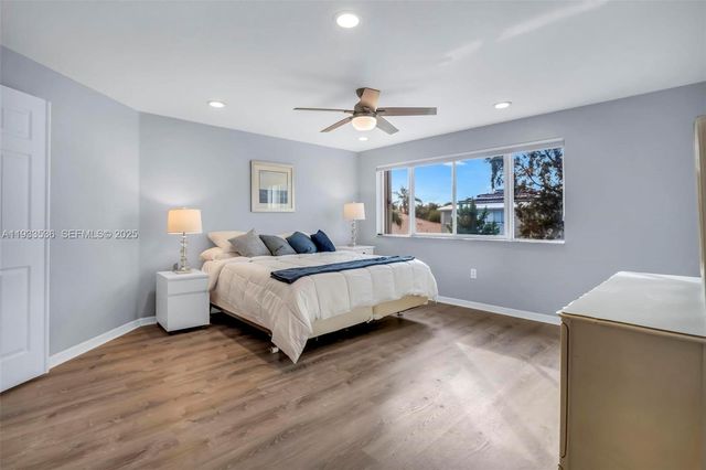 1996 NW 170th Ter, Pembroke Pines, FL 33028