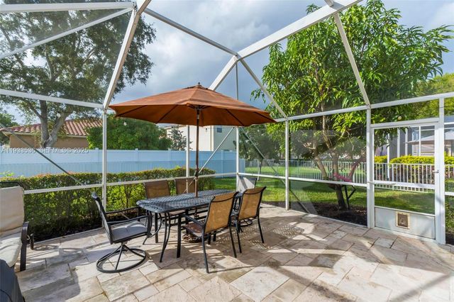 1996 NW 170th Ter, Pembroke Pines, FL 33028