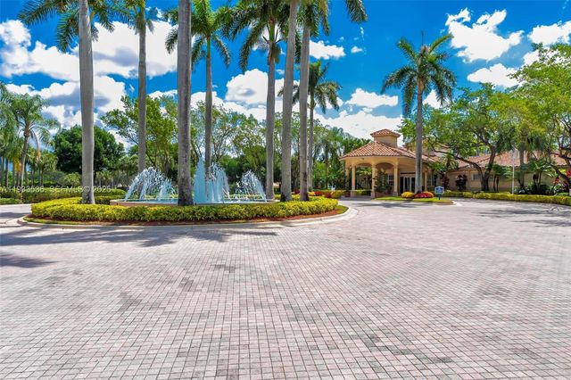 1996 NW 170th Ter, Pembroke Pines, FL 33028