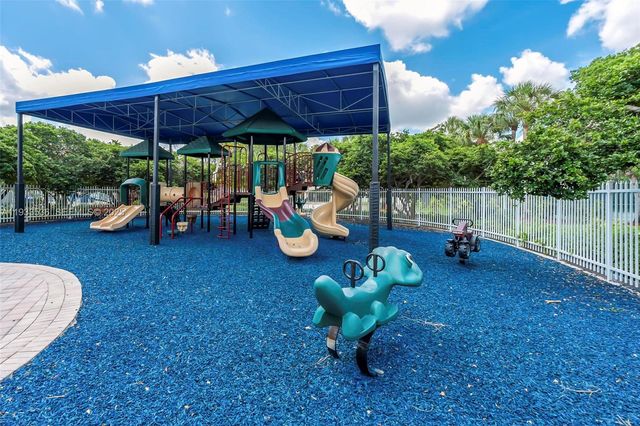 1996 NW 170th Ter, Pembroke Pines, FL 33028