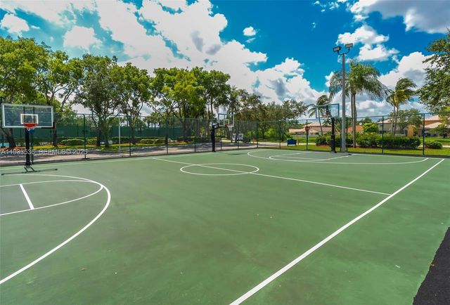 1996 NW 170th Ter, Pembroke Pines, FL 33028