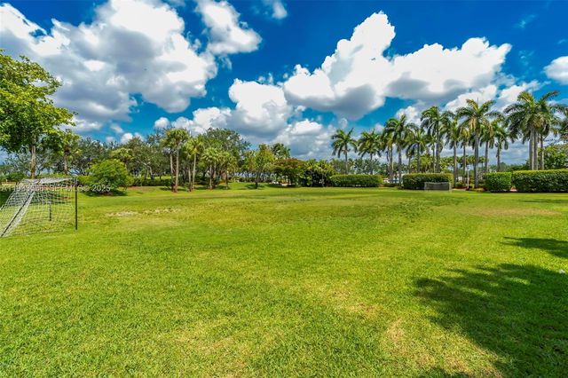 1996 NW 170th Ter, Pembroke Pines, FL 33028