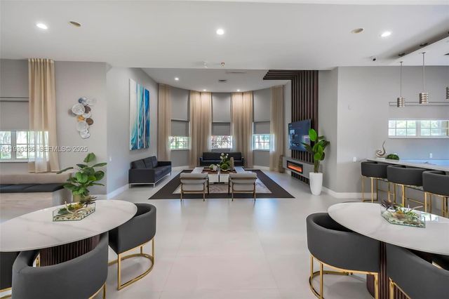 1996 NW 170th Ter, Pembroke Pines, FL 33028