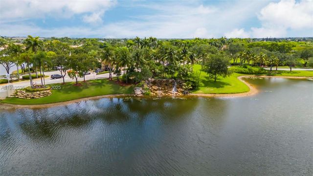 1996 NW 170th Ter, Pembroke Pines, FL 33028