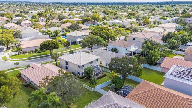 1996 NW 170th Ter, Pembroke Pines, FL 33028