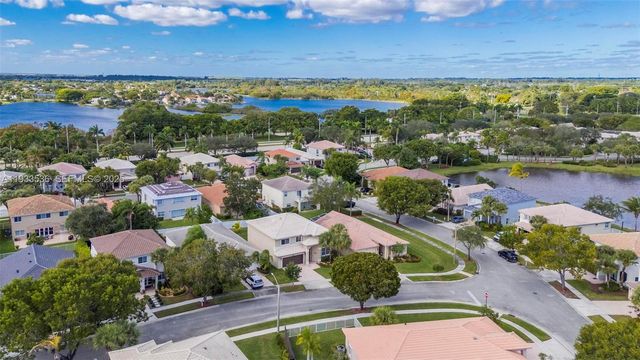 1996 NW 170th Ter, Pembroke Pines, FL 33028