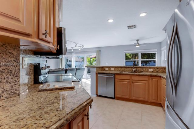 1996 NW 170th Ter, Pembroke Pines, FL 33028