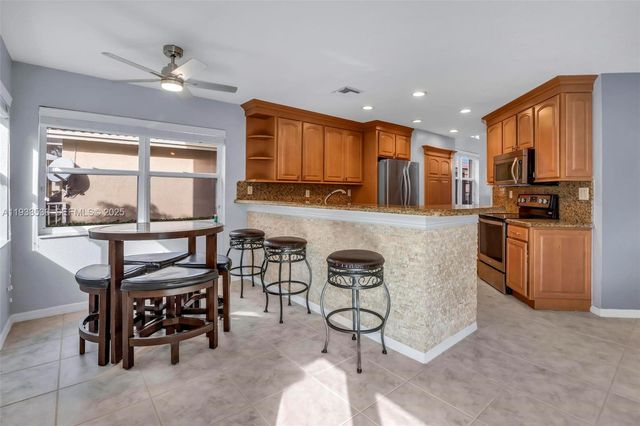 1996 NW 170th Ter, Pembroke Pines, FL 33028