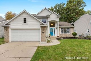 5715 W Grove Drive SE, Kentwood, MI 49512
