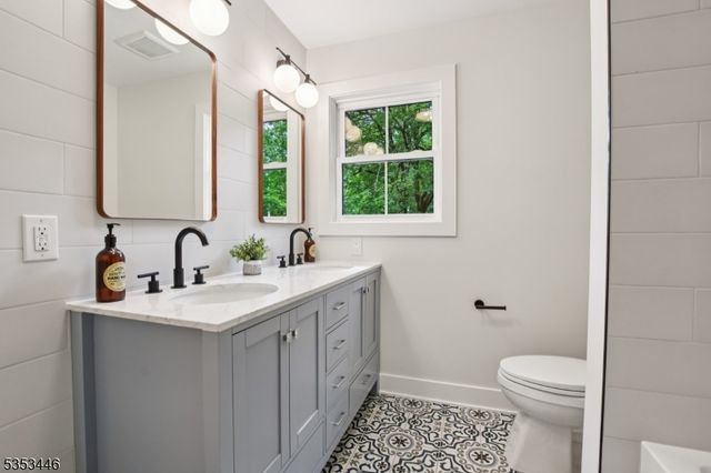 111 Gallinson Dr, New Providence Boro, NJ 07974