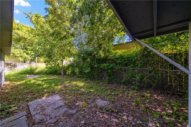 438 Scotland Dr, Corpus Christi, TX 78418