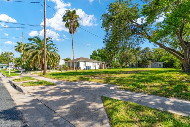 438 Scotland Dr, Corpus Christi, TX 78418