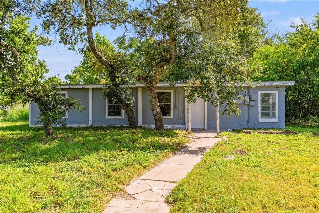 438 Scotland Dr, Corpus Christi, TX 78418