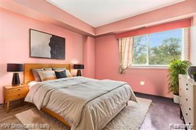 3835 Lone Pine 300, West Bloomfield, MI 48324