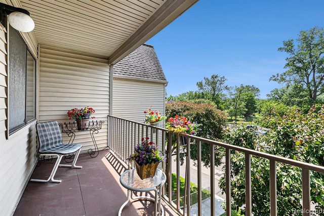 3835 Lone Pine 300, West Bloomfield, MI 48324