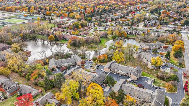 3835 Lone Pine 300, West Bloomfield, MI 48324