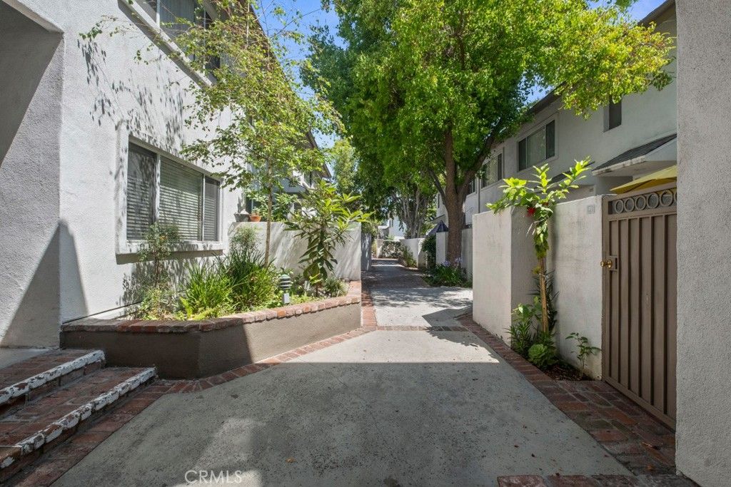 18619 Collins F30, Los Angeles, CA 91356 — photo 2
