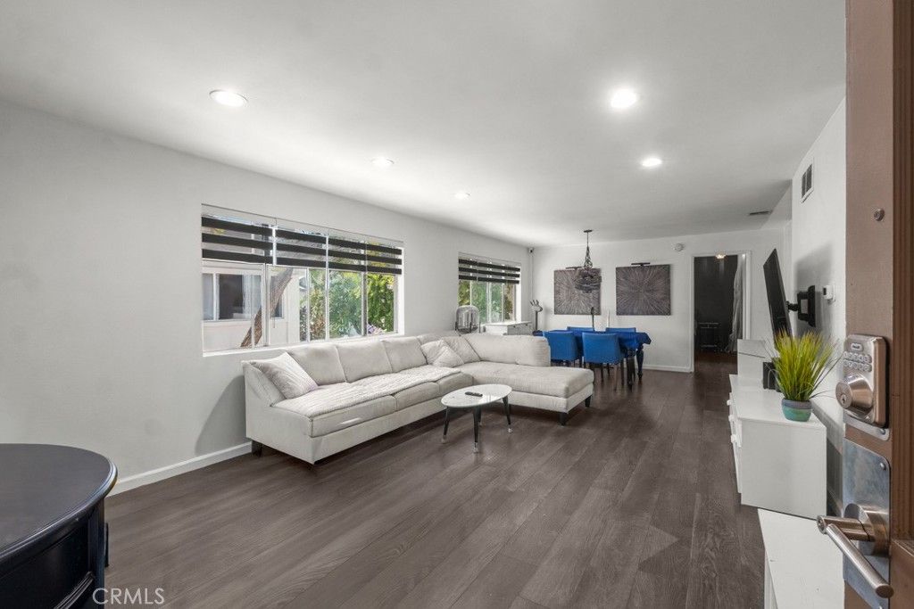 18619 Collins F30, Los Angeles, CA 91356 — photo 4