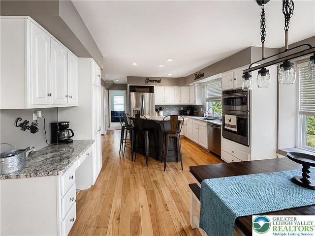 4659 Oakwood Lane, Lower Nazareth Twp, PA 18064