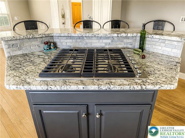 4659 Oakwood Lane, Lower Nazareth Twp, PA 18064