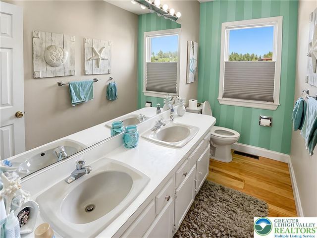 4659 Oakwood Lane, Lower Nazareth Twp, PA 18064