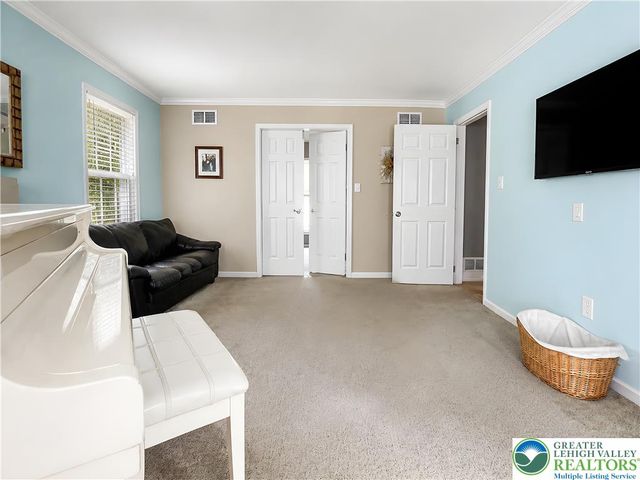 4659 Oakwood Lane, Lower Nazareth Twp, PA 18064