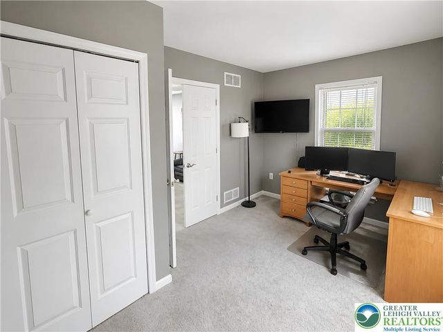 4659 Oakwood Lane, Lower Nazareth Twp, PA 18064