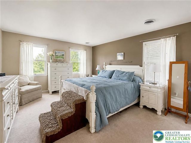 4659 Oakwood Lane, Lower Nazareth Twp, PA 18064