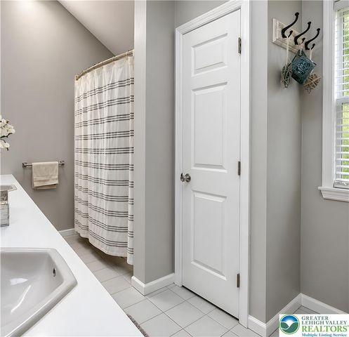 4659 Oakwood Lane, Lower Nazareth Twp, PA 18064