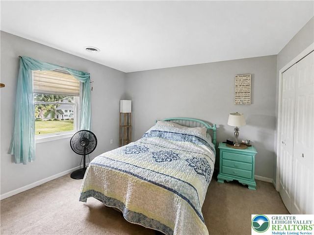 4659 Oakwood Lane, Lower Nazareth Twp, PA 18064