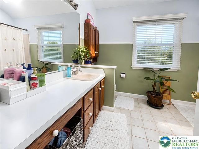 4659 Oakwood Lane, Lower Nazareth Twp, PA 18064