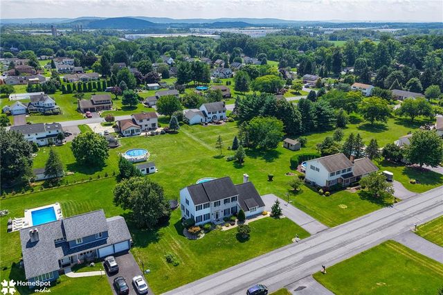 4659 Oakwood Lane, Lower Nazareth Twp, PA 18064