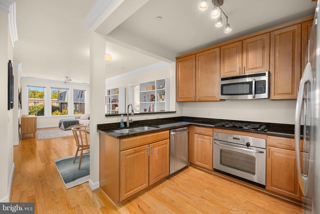 2101 N MONROE ST #307, Arlington, VA 22207